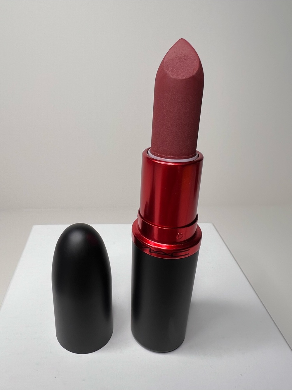 M.A.C M·A·CXIMAL SILKY MATTE VIVA GLAM LIPSTICK